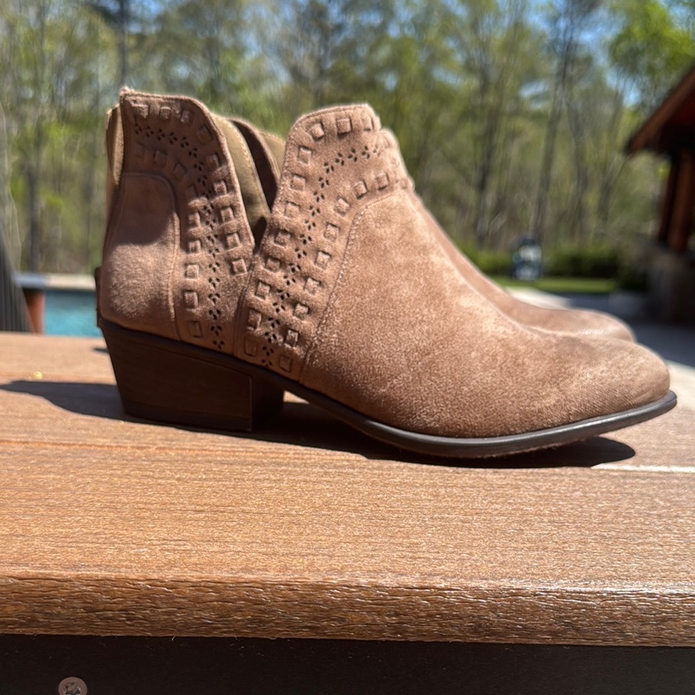 Natural Reflections Brown Ankle Boots with Suede Finish